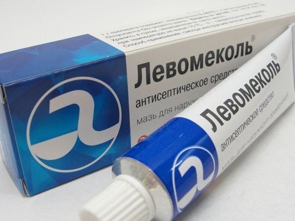 Мазі для догляду за століттями після блефаропластики